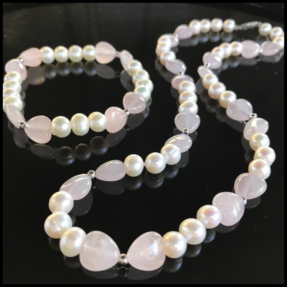 Freshwater pearl necklace and bracelet set